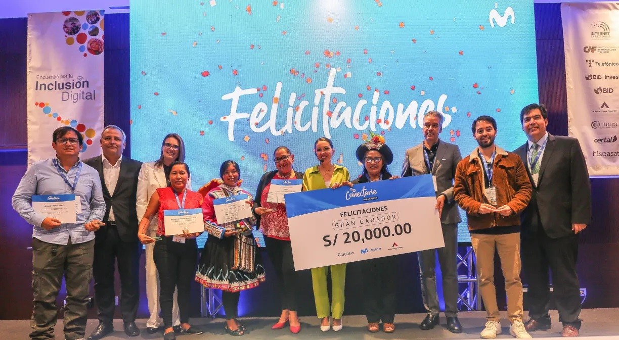 Movistar entregó sus premios "Conectarse para Crecer" en Perú